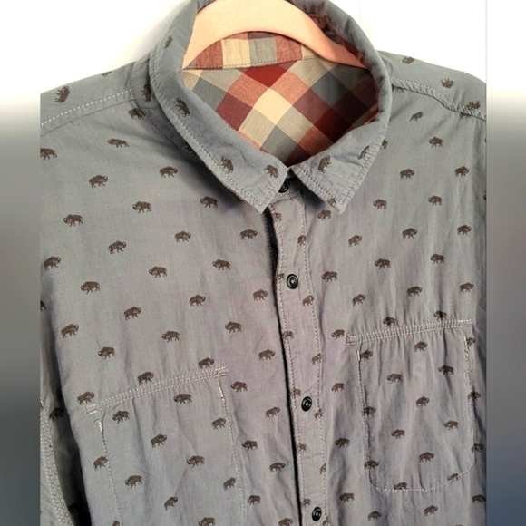 Jeremiah Brodie Reversible Soft Cotton Button Down Shirt - Picture 5 of 14